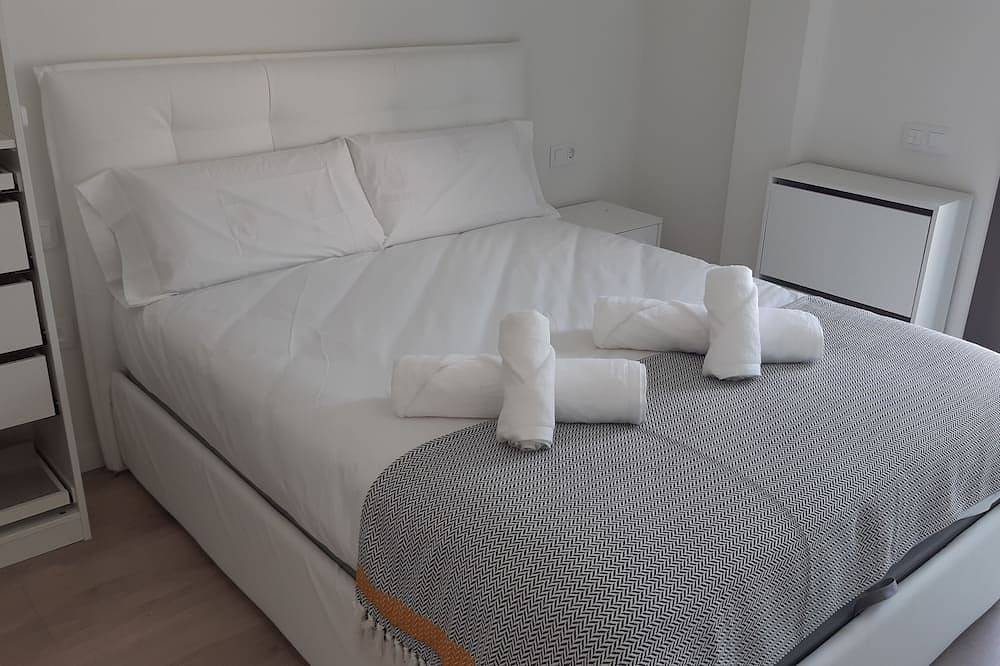 Apartamento entero, New beside Sitges with pool beside beach in Villanueva y Geltrú, Garraf