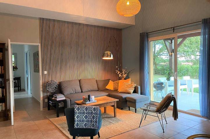 Maison de vacances pour 6 personnes, avec terrasse ainsi que jardin et piscine à Vasles