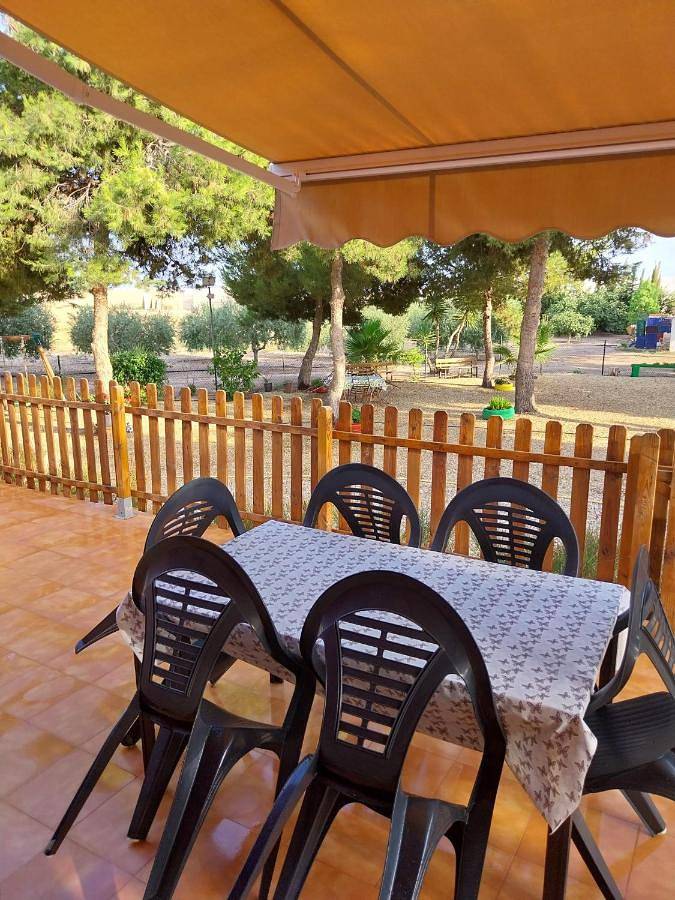 Chalet para 6 personas, con terraza y jardín además de vistas y piscina - 1