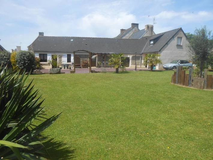 Gîte pour 4 personnes, avec jardin et vue à Cléden-Poher