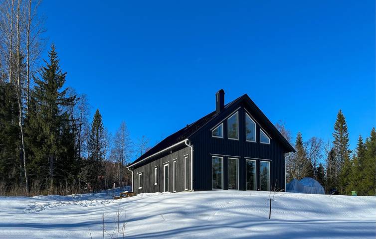 Hus för 8 Personer med trädgård in Jämtland