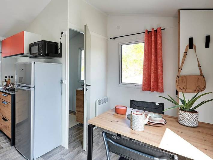 Flower Camping La Blanche Hermine - Mobilheim 2 personen - Pénestin Confort 16m² (1Schlafzimmer - 2 Personen) + Überdachte Terrasse + Tv in Noyal-Muzillac, Côte des Mégalithes