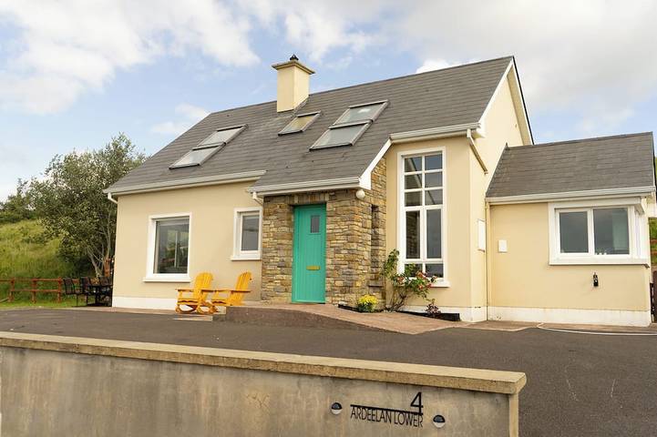Holiday home for 10 people, with pets in Donegal