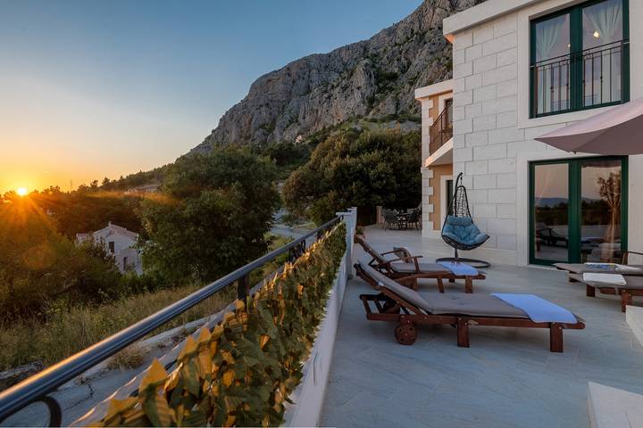 Ferienhaus für 6 Personen, mit Balkon/Terrasse und Pool sowie Sauna in Makarska - 2