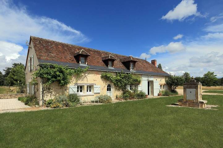 Gîte pour 4 personnes, avec piscine et jardin à Ambillou