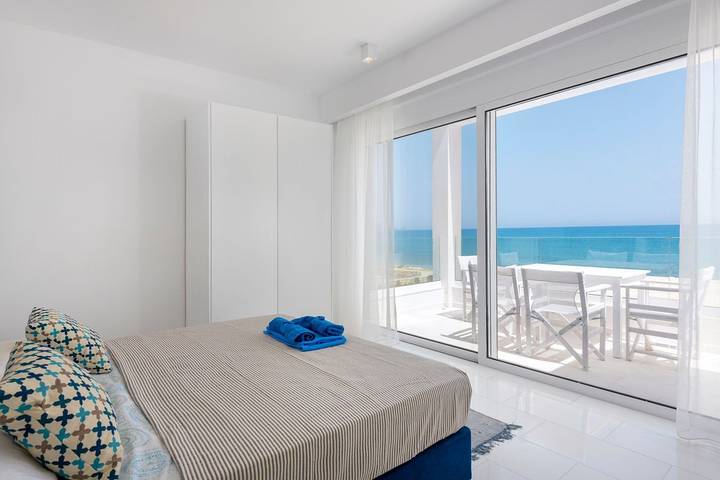 Villa für 12 Personen, mit Terrasse und Kinderpool sowie Whirlpool und Garten in Griechenland - 4