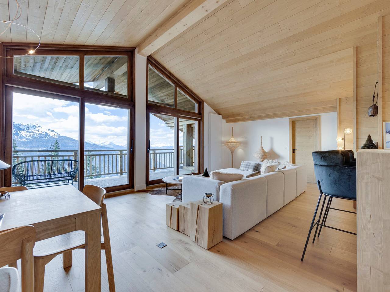 Ganze Wohnung, Neues Penthouse mit Südbalkon, Parkplatz und Wlan in La Rosière, Montvalezan