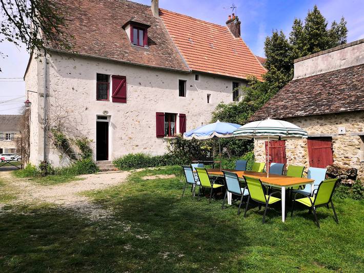 Gîte pour 11 personnes, avec terrasse et jardin dans Doue