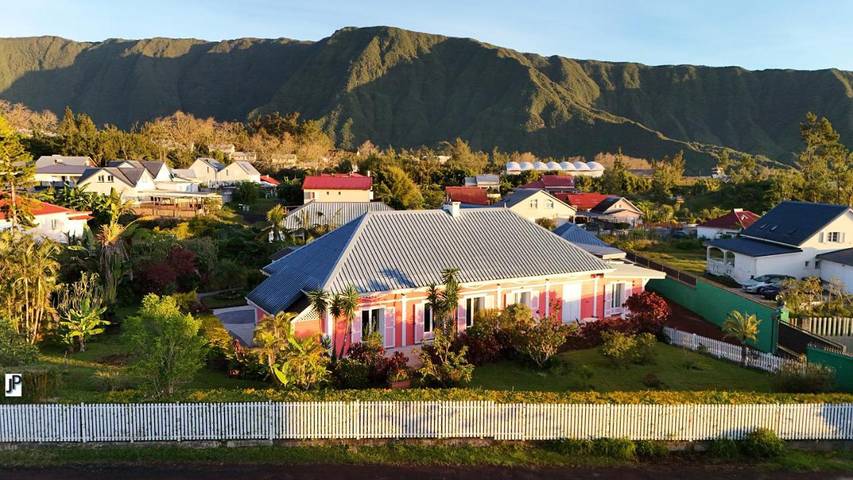 Cottage pour 2 personnes, avec jardin ainsi que vue et terrasse, animaux acceptés à La Plaine-des-Palmistes