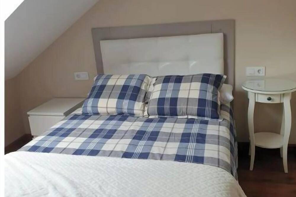 Ganze Wohnung, Penthouse in the center, very bright in Ribadeo, Rías Altas