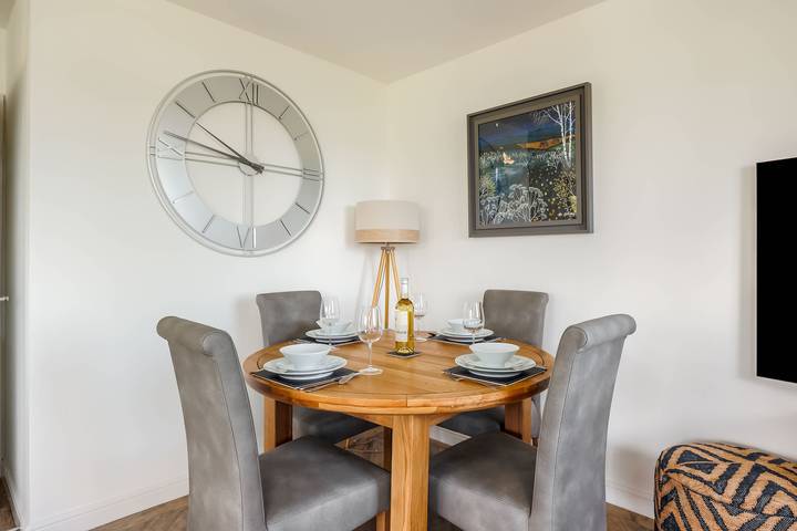 Entire apartment, Isle View - Large Corner Balcony With Harbour Views in Poole, Poole Harbour
