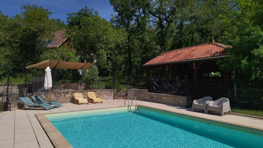 Gîte pour 6 personnes, avec jardin ainsi que piscine et balcon à Lavercantière - 2