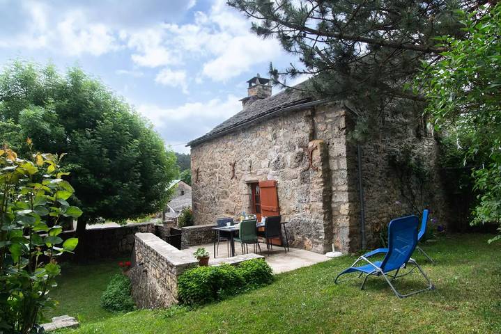 Gîte pour 5 personnes, avec piscine et jardin à Laval-du-Tarn