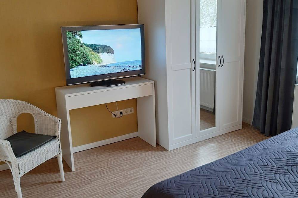 Ganze Wohnung, Großzügige Wohnung für bis zu 5 Personen zentral auf der Insel Rügen in Thesenvitz, Bergen auf Rügen