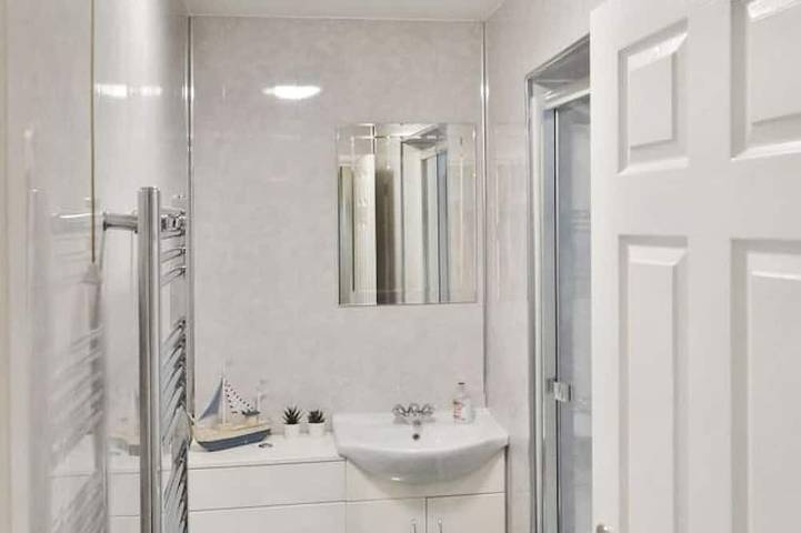 Entire apartment, Station 1 Bed Apartment – Stayseekers in Salisbury, Wiltshire