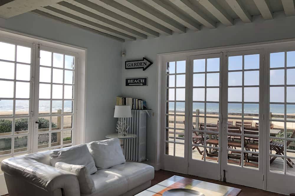 Typical Norman house on the beach - sea view - big garden - perfect location in Benerville-sur-Mer, Lisieux region