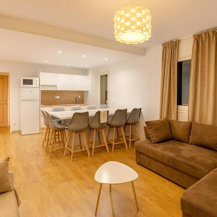 Gîte pour 8 personnes, avec Terrasse dans Cinéma L'Aiguille