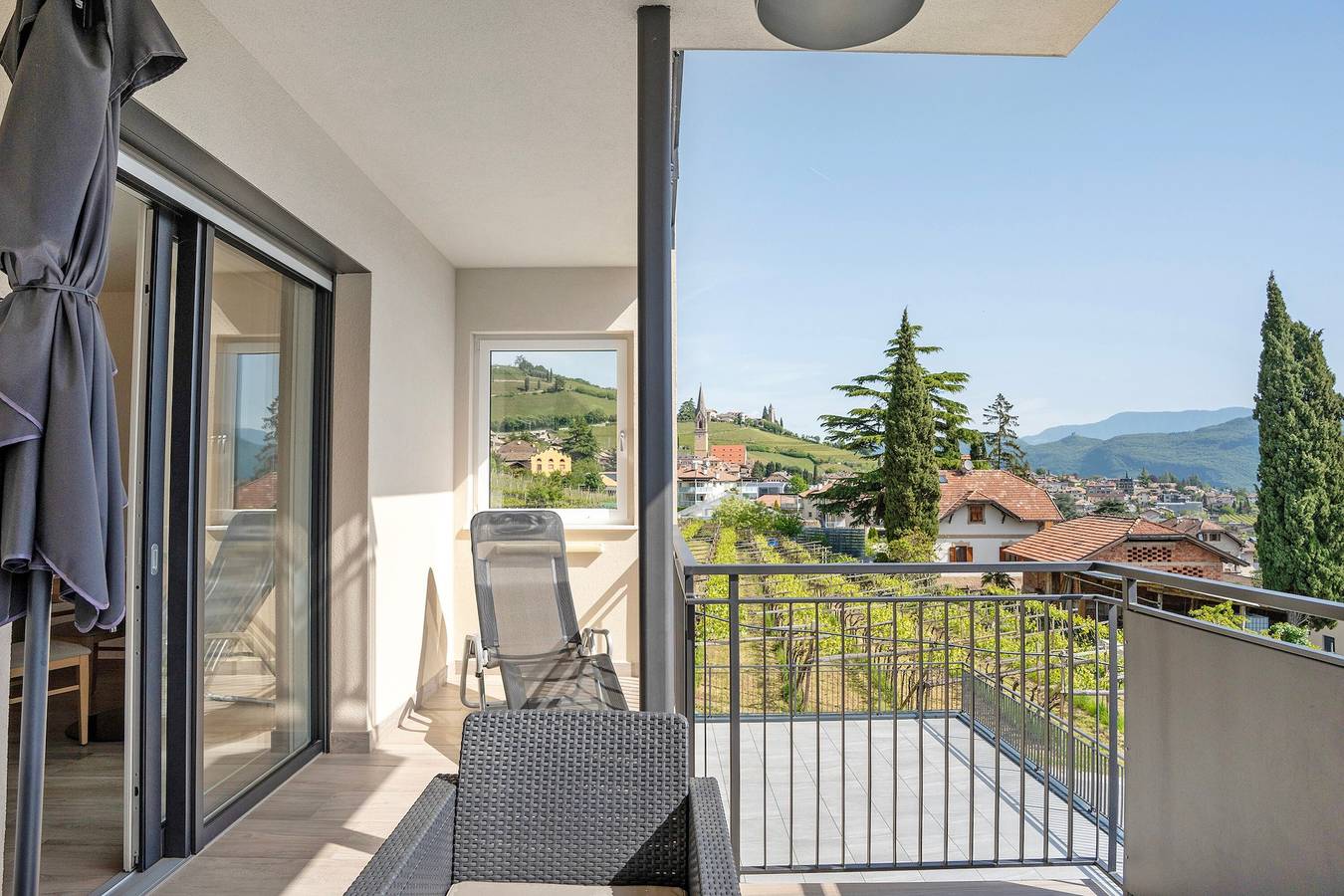 Entire apartment, Apartment 'Bacchushof Cabernet' with Mountain View, Balcony and shared Pool in Tramin an der Weinstraße, Nonsberg Group