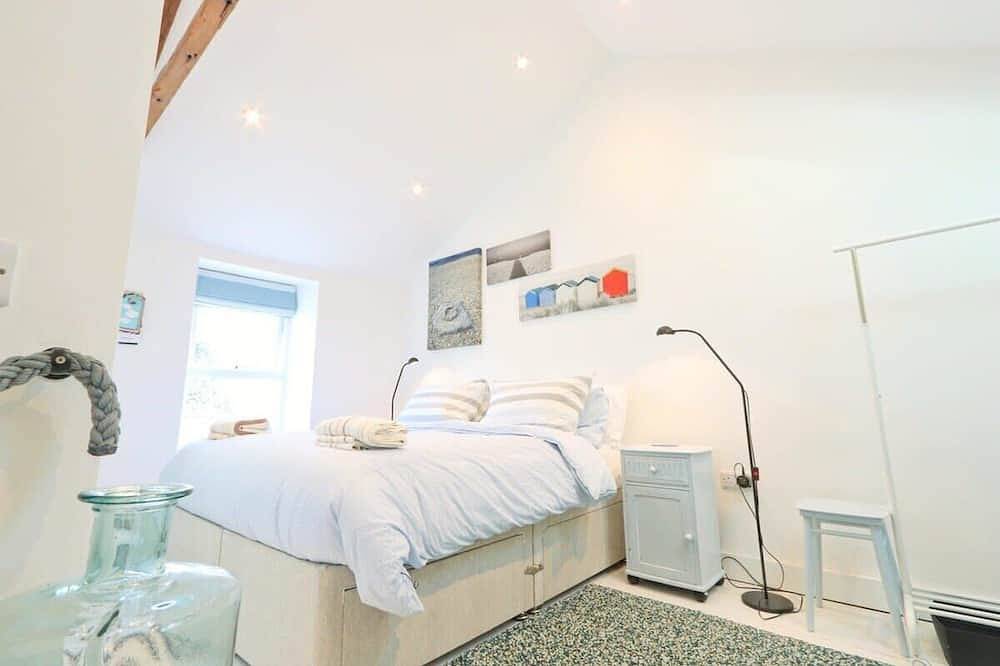 The Strand Summary:<br>T in Shaldon, Devon