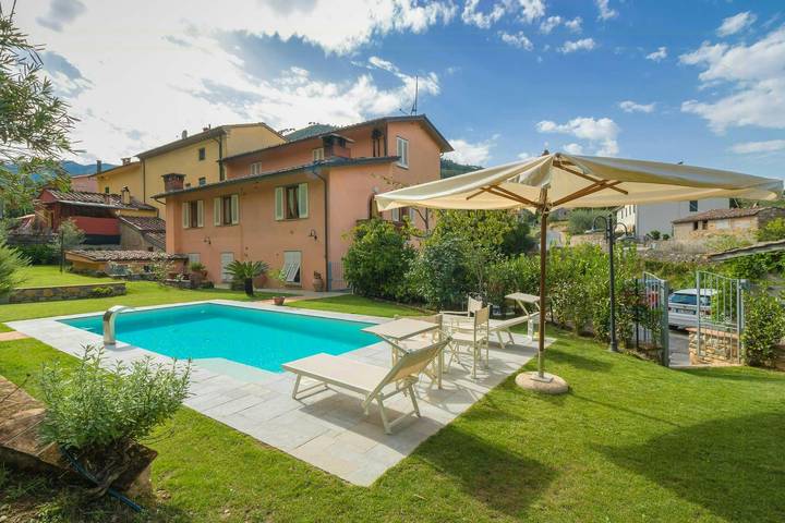 Location de vacances pour 6 personnes, avec terrasse et jardin, adapté aux familles à Capannori - 2