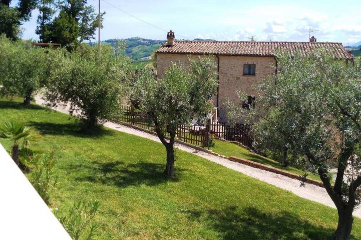 Ferienwohnung für 7 Personen, mit Garten in Montalto delle Marche