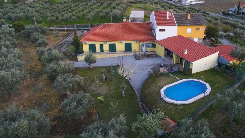 Maison de campagne pour 4 personnes, avec Terrasse ainsi que Jardin et Piscine à Vila Flor