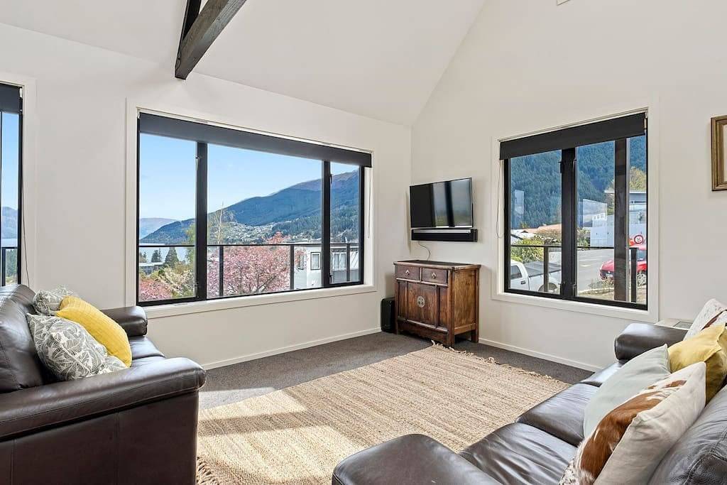 Brandneues Gebäude - in der Nähe der Stadt - 4 Schlafzimmer + 4 Badezimmer in Queenstown, Otago