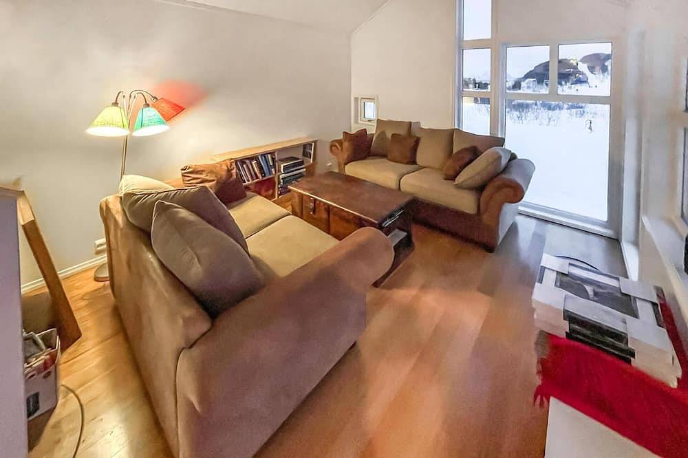 Schönes Haus in Stamsund mit Meerblick in Vestvågøy