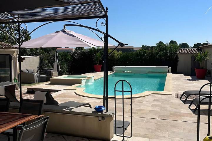 Villa for 8 people, with hot tub and terrace as well as garden, with pets - 1