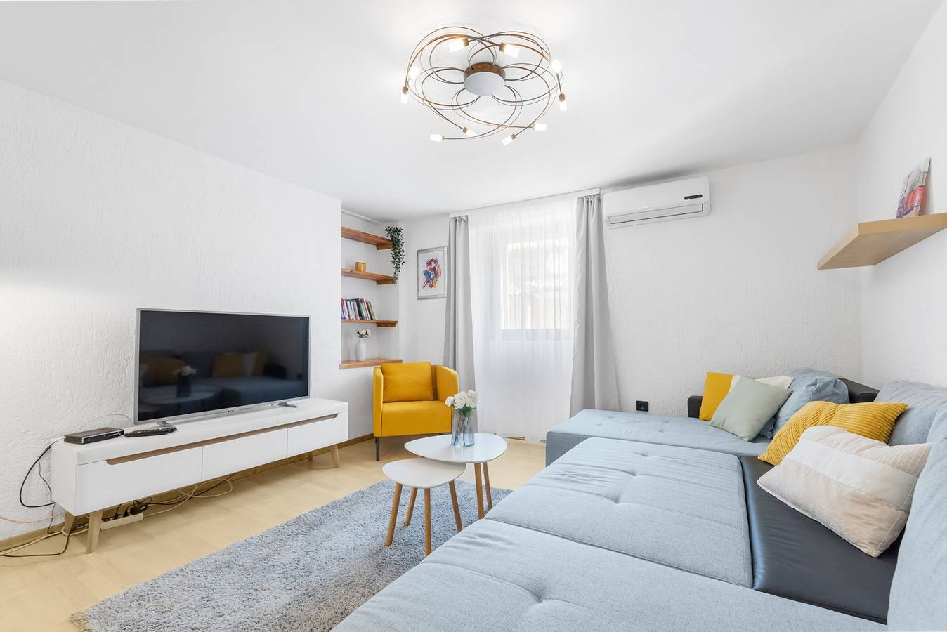 Geheel appartement, Charming City-Center Apartment Just Steps from the Sea and Local Attractions in Novigrad in Novigrad, Regio Umag