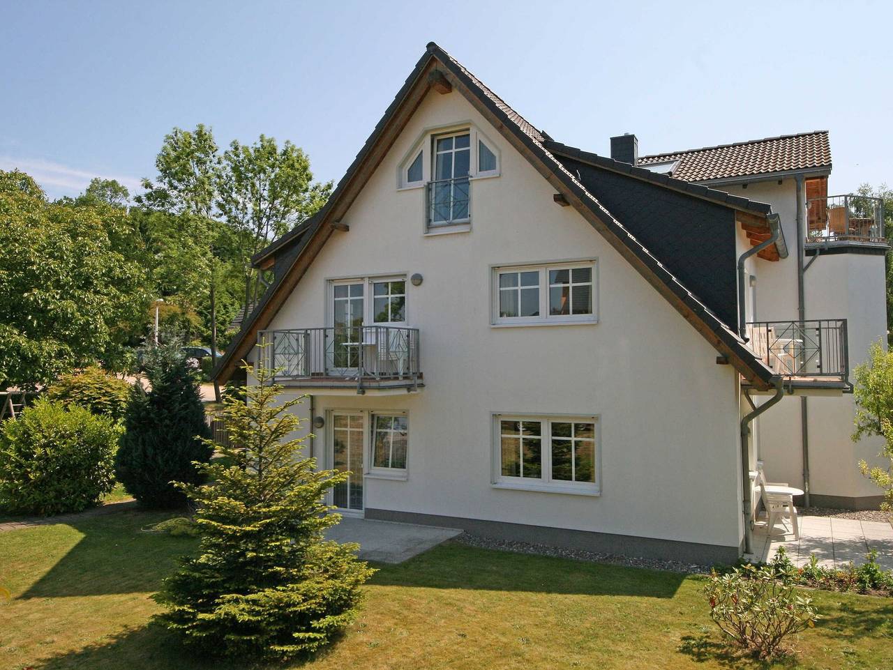 Ganze Ferienwohnung, Csp: Dünenhaus Göhren Ferienwohnungen in ruhiger Lage - Dünenhaus Göhren Whg. 04 mit 2 Balkone Süd/West in Göhren, Rügen