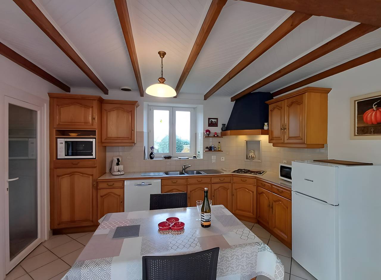 Maison de vacances 'Plain-pied' avec terrasse privée, jardin partagé et Wi-Fi in Mahalon, Région de Quimper