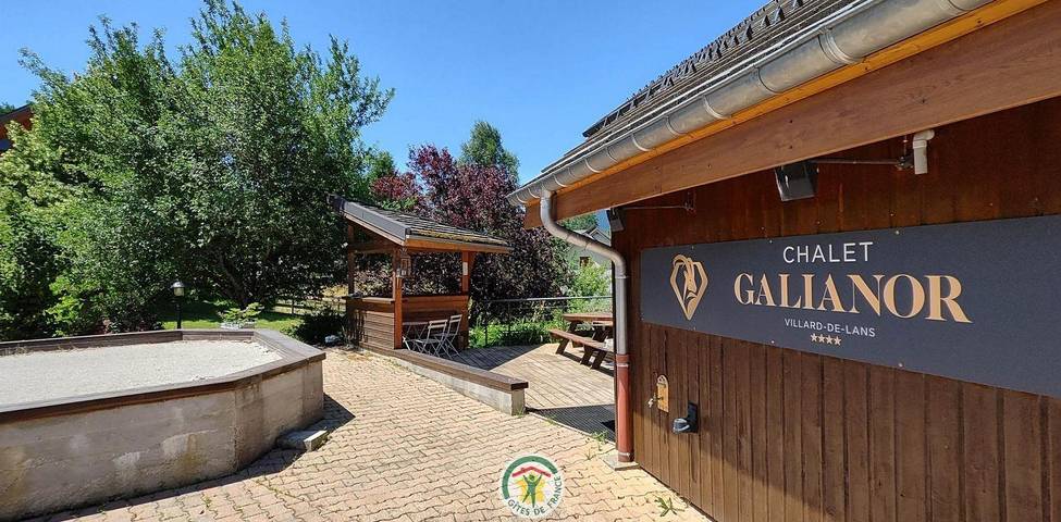 Gîte pour 24 personnes, avec Terrasse et Jardin