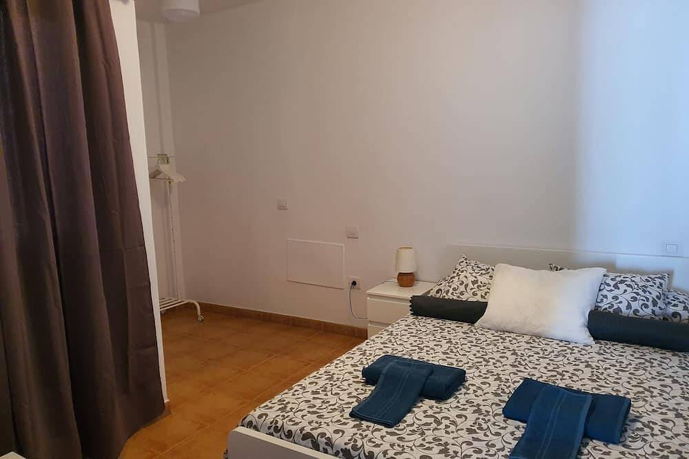 Vacation Home 'Rojo' with Sea View and Wi-Fi in La Graciosa, Parque Natural Archipiélago Chinijo