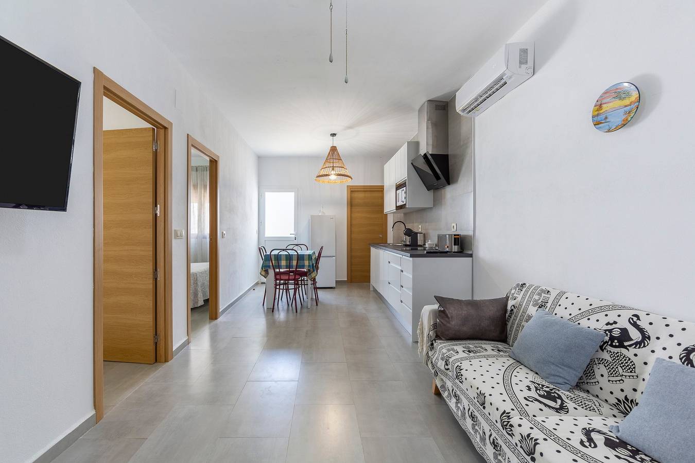 Casa Marta: Rural 2-Bedroom Home with Mountain Views, Wi-Fi & Air Conditioning in Fernán Pérez, Níjar