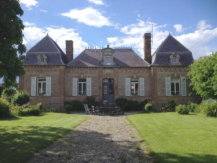 Location de vacances pour 4 personnes, avec Terrasse ainsi que Jardin et Vue à Aumont