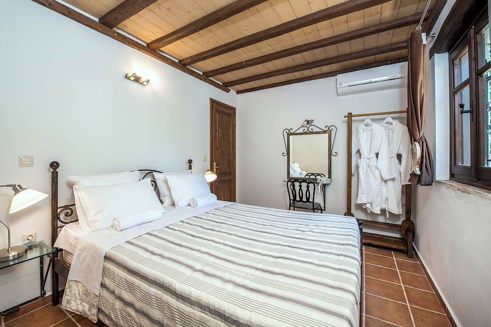 Villa en Pierre 2 Chambres Leeda avec Piscine Privée in Lithakia, Laganas