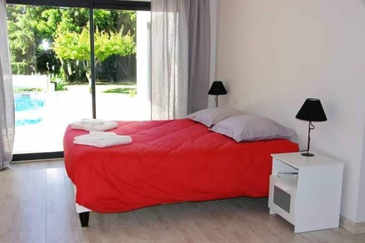 Villa à proximité d'Avignon, tout confort, jardin, piscine in Villeneuve-lès-Avignon, Région de Nîmes