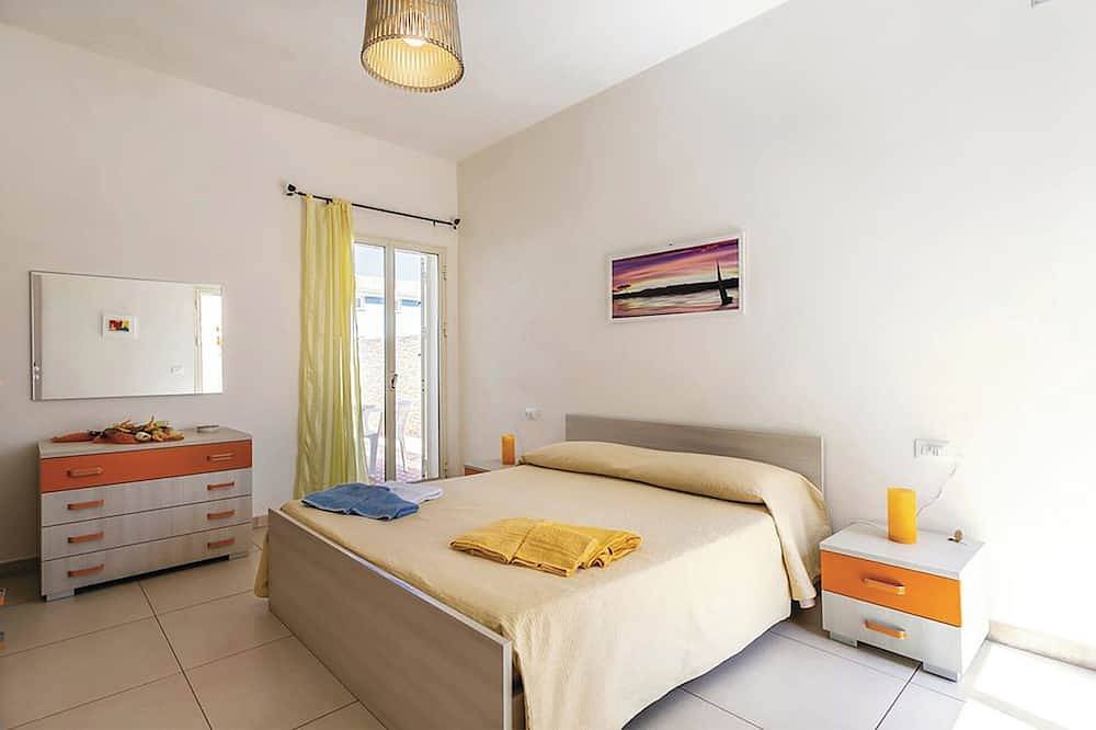 Villetta Rosso Corallo, casa de playa con jardín de 200 metros cuadrados in Punta Secca, Santa Croce Camerina