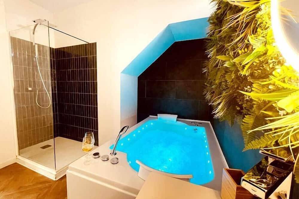 Geheel appartement, \" Le Jungle Spa *** apartment \" in Nîmes, Nimes en omgeving