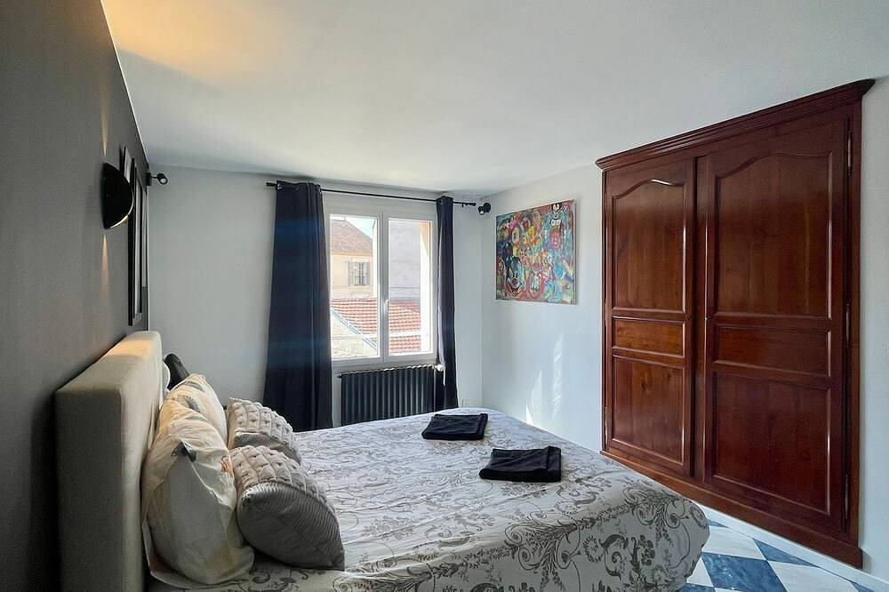 Family villa private pool 8pers 20 min from Fontainebleau in Melun, Seine-et-Marne