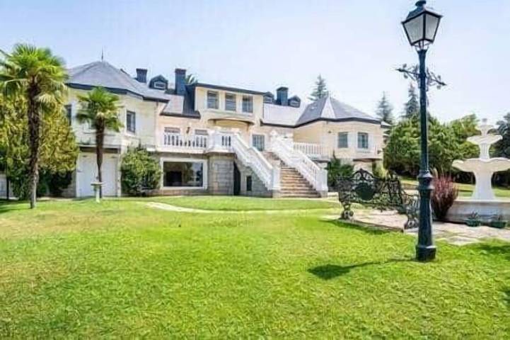 Casa de vacaciones para 24 personas, con balcón y piscina - 1