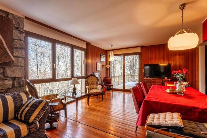 Casa vacanza per 9 persone, con Balcone e Terrazza nonché Giardino e Piscina in Cimone
