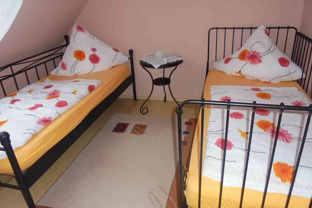 Ganze Wohnung, Ferienwohnung im Dachgeschoss (80qm) mit separater Küche in Neuburg a.d.Kammel, Bayerisch Schwaben