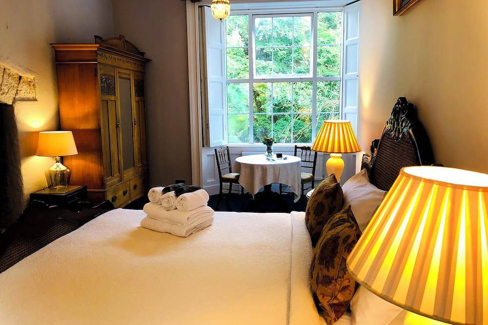 Stunning historic manor house with Wifi near charming Nenagh in Nenagh, County Tipperary