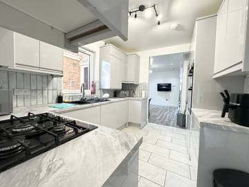 Holiday Rental for 11 People in Portsmouth, South East England, Photo 2