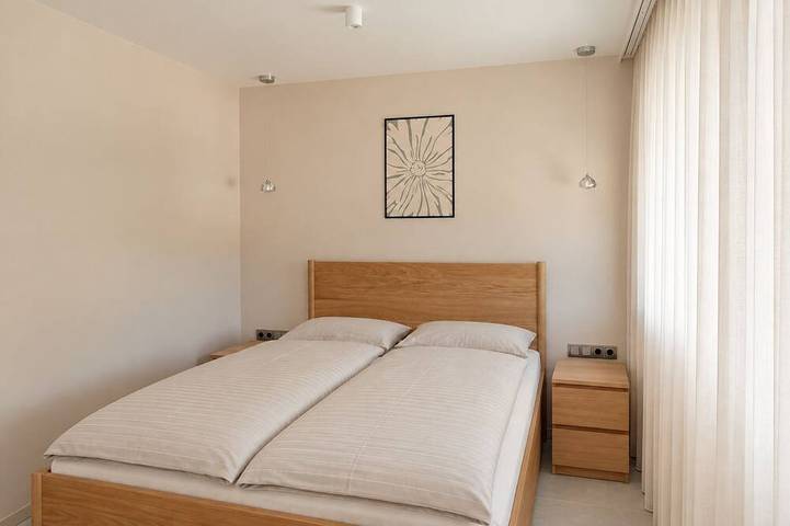 Ganze Wohnung, Fischers Apartment 4 Neubau 2-Schlafzimmer Wohnzimmer Küche Parkplatz z.See 1 km in Starnberg, Starnberger See