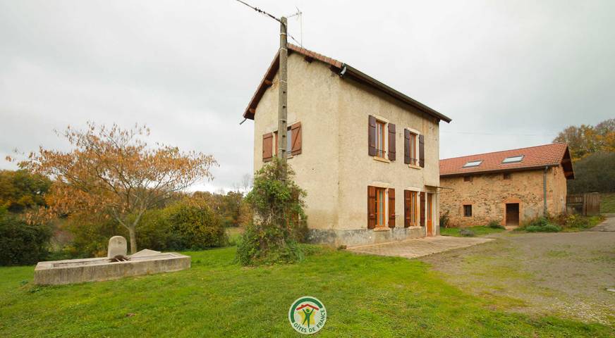Gîte pour 6 personnes, avec terrasse et jardin