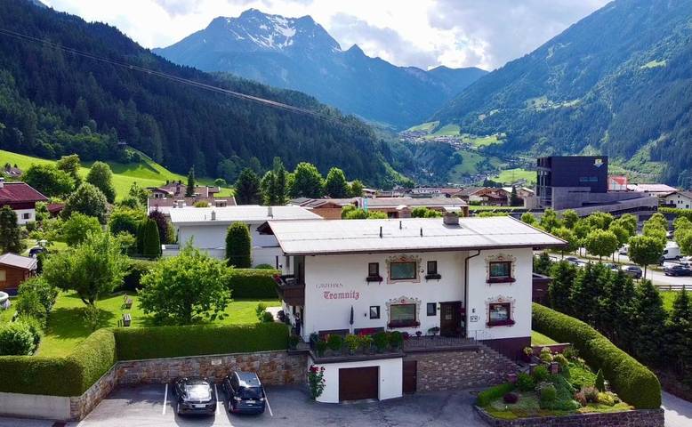 BnB für 2 Personen, mit Balkon und Terrasse sowie Garten und Ausblick in Mayrhofen