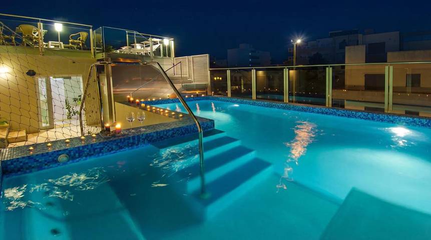 Hôtel pour 3 personnes, avec piscine et sauna ainsi que jacuzzi et jardin